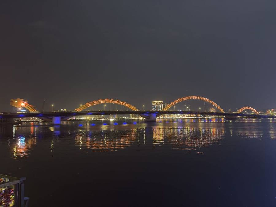 Drachenbrücke bei Nacht, Đà Nẵng