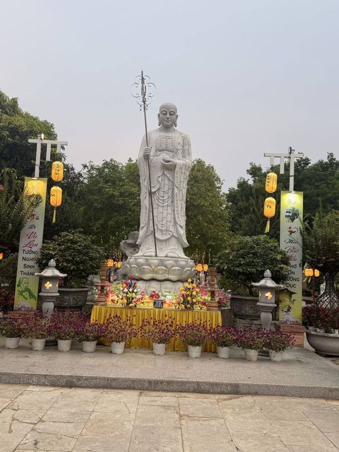 Statue an einer Pagode