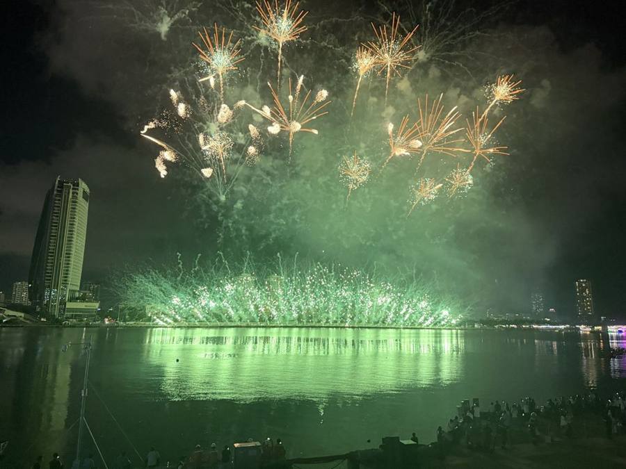 Feuerwerksfestival über dem Han-Fluss