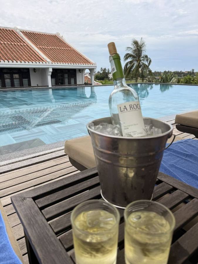 Wein am Pool