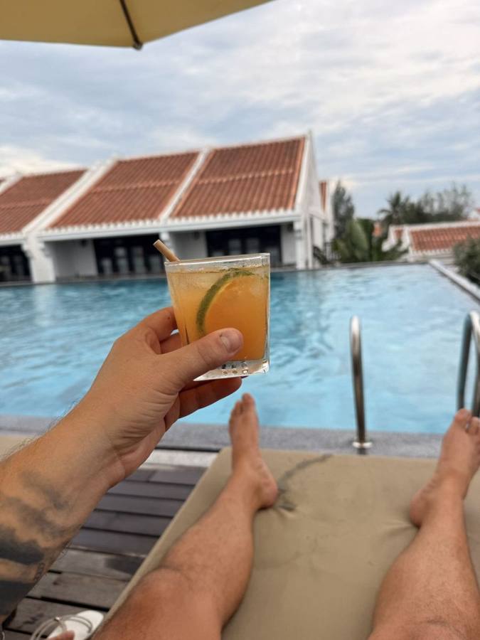 Sundowner am Pool