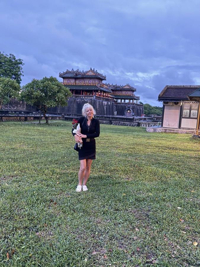 Vor der Zitadelle von Huế